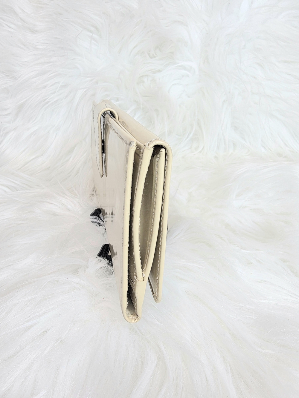 Gucci GG Wallet Interlocking Glossy/Patent Leather Slim Continental - Cream - Picture 8 of 15